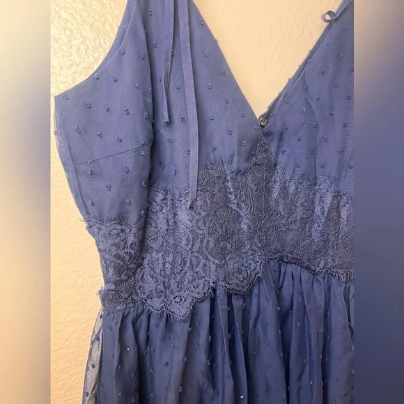 AQUA | Bloomingdale’s Exclusive | Navy Lace semi-formal maxi dress. | XSmall. - Picture 4 of 8